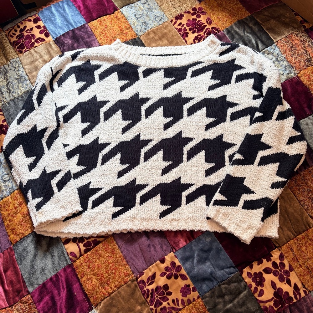 Bobeau Cozy oversized Black and Cream Knit Sweater